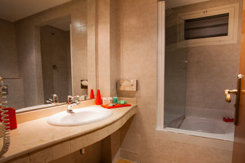 Hotel Atlas Marina Beach Suites & Spa