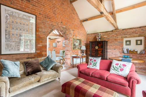 Morville Villa Sleeps 14 With Wifi