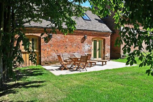 Morville Villa Sleeps 14 With Wifi