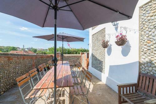 Mundesley Chateau Sleeps 12 With Wifi