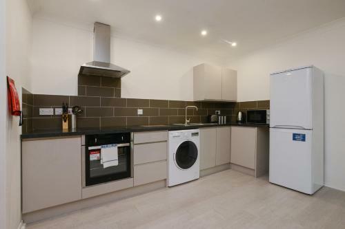 Brook Court - Elegant 2bed Apartment