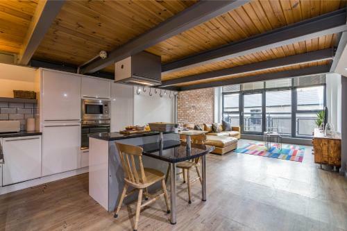 Spacious 3 Bed City Centre Apartment