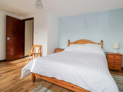 2 Waxham Court