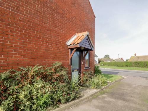 2 Waxham Court