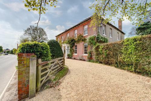Orford Chateau Sleeps 12 With Wifi