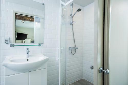 Painswick Chateau Sleeps 22 Pool Wifi