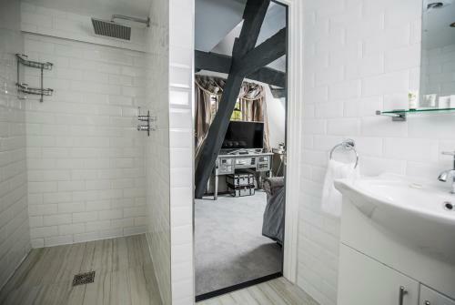 Painswick Chateau Sleeps 22 Pool Wifi
