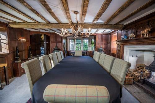 Painswick Chateau Sleeps 22 Pool Wifi