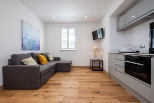 Three Tuns Apartments - Hazel