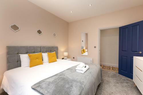 Kvm - Church Walk Apartment, For Large Groups