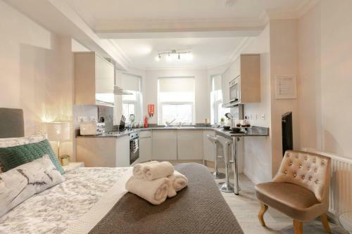 Hostal 12 Helena Luxury Serviced Apartment