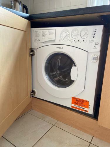 Central Location - 2 Bedroom Apartment