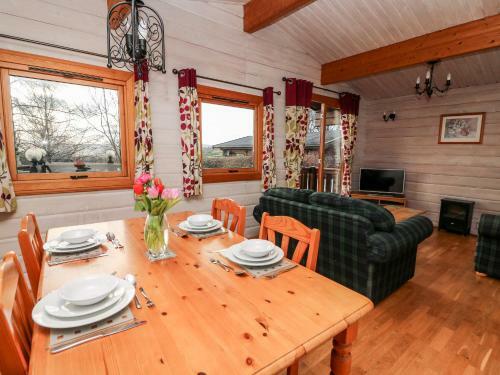 Snowy Owl Lodge