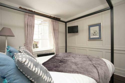 Medieval Town House - Walled Garden Sleeps 8