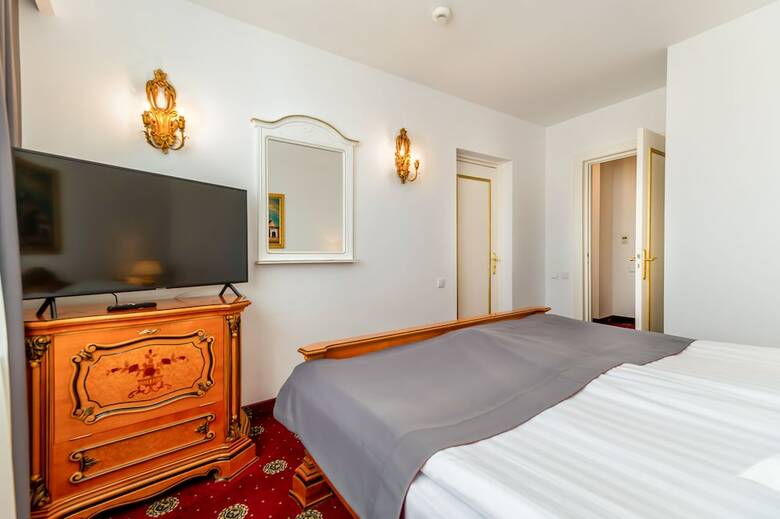 Hotel Imparatul Romanilor