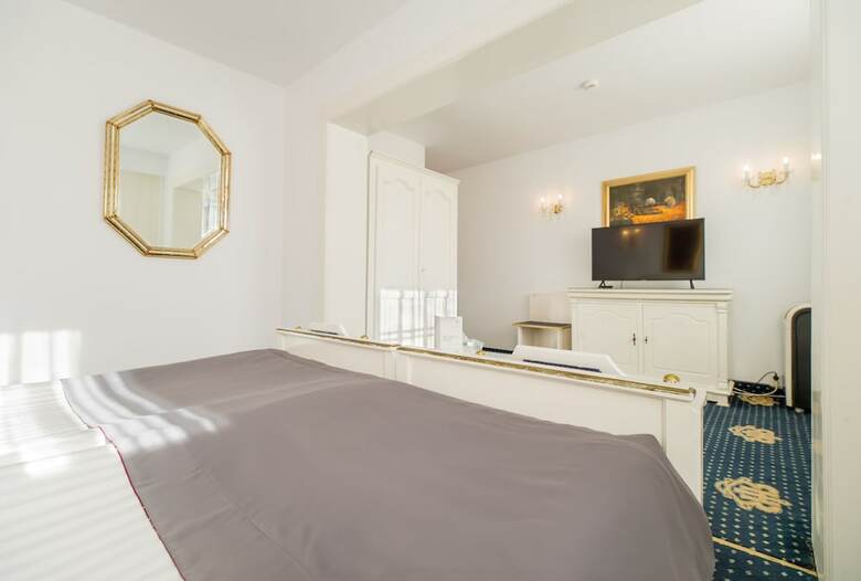 Hotel Imparatul Romanilor