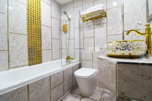 Queen Stay Apartments