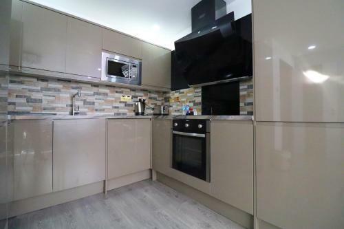 Queen Stay Apartments