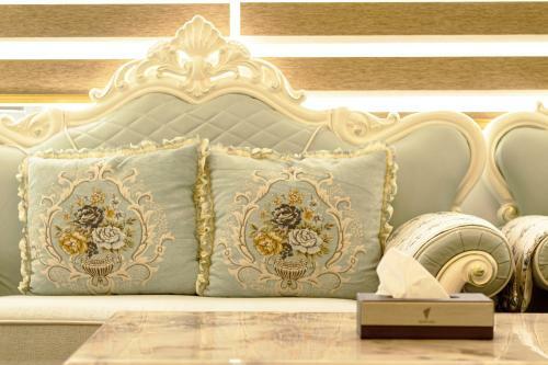 Queen Stay Apartments