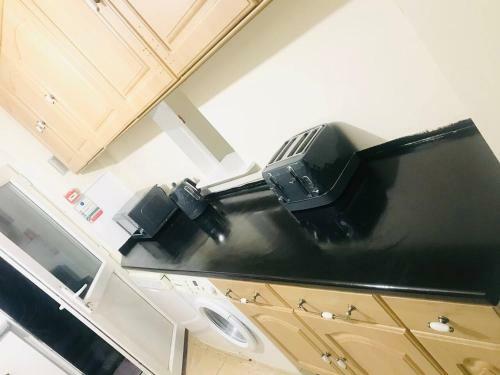 Beautiful Cosy 3-bed House In Slough