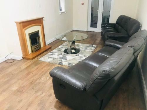 Beautiful Cosy 3-bed House In Slough