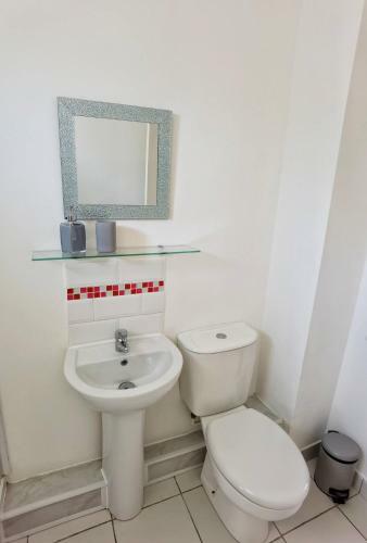 Apartamento Convenient Sleeps 8 2 Bed Ground Parking