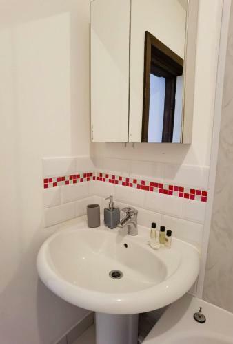 Apartamento Convenient Sleeps 8 2 Bed Ground Parking