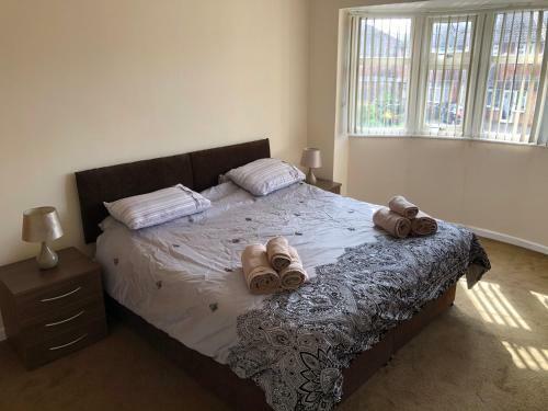 Home2home Captivating 4-bed House In Solihull