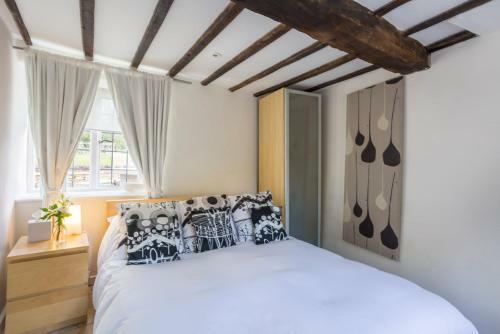 Southrop Villa Sleeps 6 Wifi