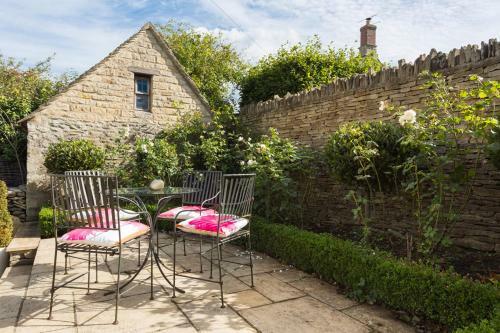 Southrop Villa Sleeps 6 Wifi