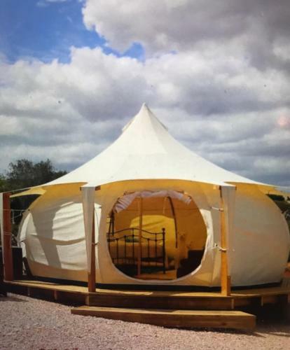 Stunning Lotus Tent Self Contained Luxury Sleeps 6