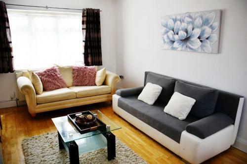 Hostal (29ew-01) Dreams Serviced Accommodations- Staines/heathrow