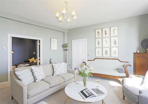 Southwold Villa Sleeps 14 With Wifi