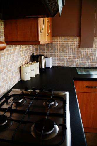 Hostal (1fg-12) Dreams Unlimited- Staines/heathrow