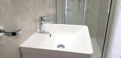 Hostal (7sm-01)dreams Serviced Accommodations- Staines/heathrow