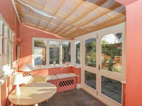 23 Clifford Chambers