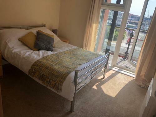 Seafront Marina View Apartment