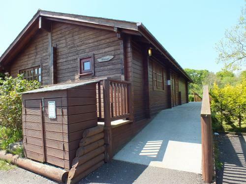 Walnut Log Cabin