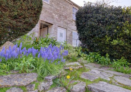Holly Cottage