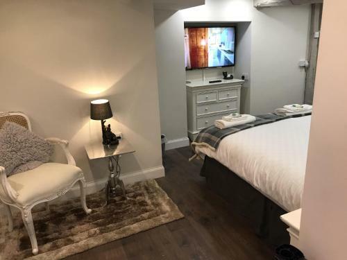 Hostal Old Thatch Bambers Green