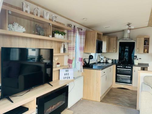 Hot Tub Breaks Tattershall Lakes