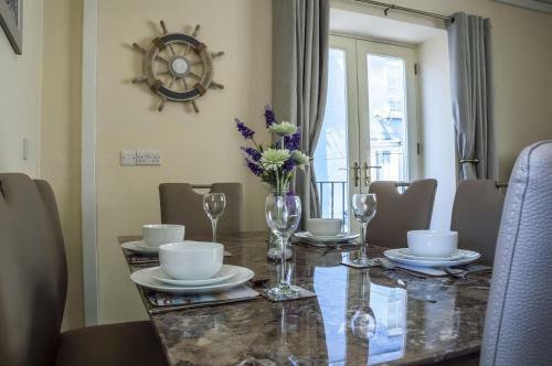 The Sail - 2 Bedroom Apartment - Tenby