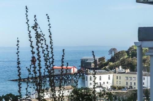 Sea Legs - 2 Bedroom Apartment - Windsor House - Tenby