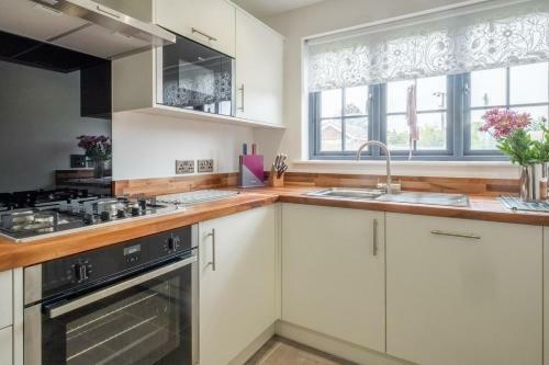 5 Oakes Court