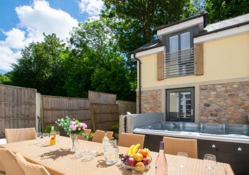 Rutland Lodge & Wellswood Mews