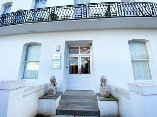 Sovereign House Luxury Apartment