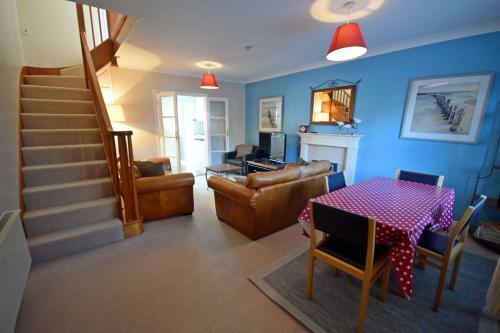 2 Walled Garden Cottages, West Wittering