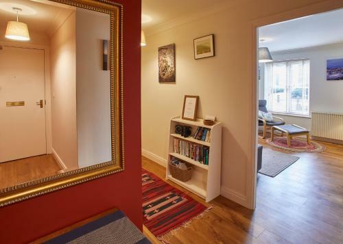 Whitehall 1 Apartment
