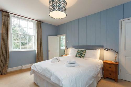 Wimborne Minster Villa Sleeps 16 Wifi