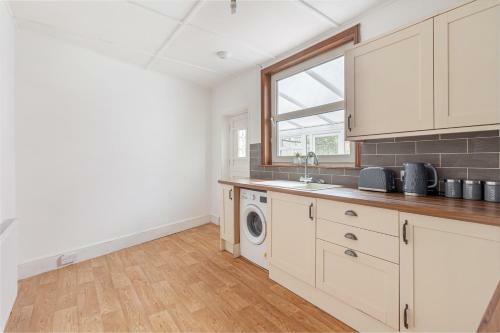 Quirky And Stylish 3 Bed In Worcester